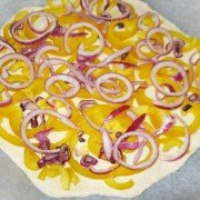 Вегетарианская пицца из теста на кефире - шаг 4